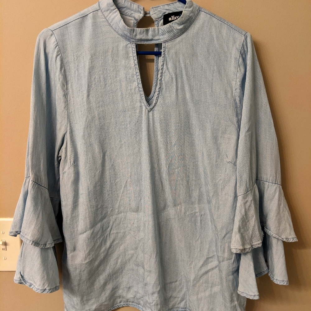 Women's bell sleeve top